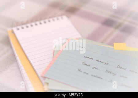 Tschechische; Lernen, neue Sprache schreiben Grüße auf dem Notebook Stockfoto