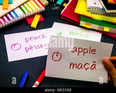 Neue Sprache machen Original Karteikarten zu lernen; Portugiesisch Stockfoto