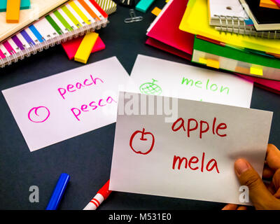 Neue Sprache machen Original Karteikarten zu lernen; Italienisch Stockfoto