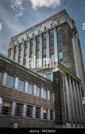 [+] erweitern bisherige Pause nächste Barratt der berühmten Art déco-Wallis Haus auf der Great West Road, Brentford, Middlesex, Großbritannien Stockfoto