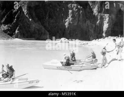 NORMAN NEVILLS COLORADO RIVER EXPEDITION, in der Nähe der Mündung des hellen ANGELK CREEK. Fotograf unbekannt. CIRCA 1938. Grand Canyon Nat Park historische Fluss Foto. Stockfoto