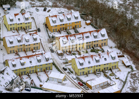 Luftaufnahme, Reihenhäuser, Winter, Schnee, Reihenhäuser zum Kannenbach im Winter, Velbert, Ruhrgebiet, Nordrhein-Westfalen, Deutschland, Europa, Vel Stockfoto