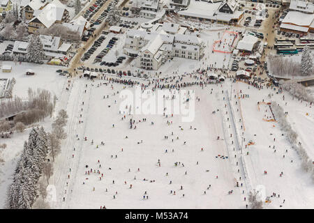 Luftaufnahme, übungshang Winterberg Zentrum an der St. Georg Schanze, Winter, Schnee in Winterberg, Winterberg, Sauerland, Hochsauerlandkreis, HSK, Nord Stockfoto