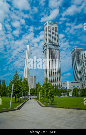 Singapur, Singapur - Februar 01, 2018: Im freien Blick auf die Weißen Turm Struktur mit anderen schönen Gebäuden in einem Park in Singapur. Stockfoto