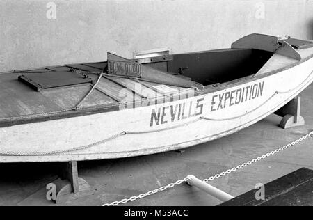 Zustand des historischen Boot angezeigt im BESUCHERZENTRUM Terrasse. WEN GRCA 13726. 10. JULI 1984 Grand Canyon Nat Park historische Fluss Foto. Stockfoto