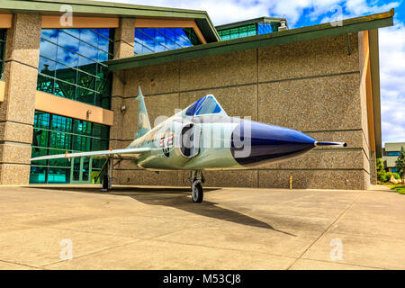 McMinnville, Oregon - August 7, 2016: US Air Force die Convair F-102A Delta Dagger auf Ausstellung im Evergreen Aviation & Space Museum. Stockfoto