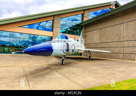 McMinnville, Oregon - August 7, 2016: US Air Force die Convair F-102A Delta Dagger auf Ausstellung im Evergreen Aviation & Space Museum. Stockfoto