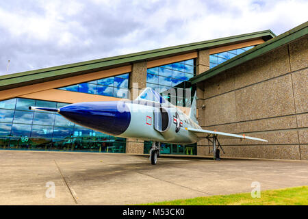 McMinnville, Oregon - August 7, 2016: US Air Force die Convair F-102A Delta Dagger auf Ausstellung im Evergreen Aviation & Space Museum. Stockfoto