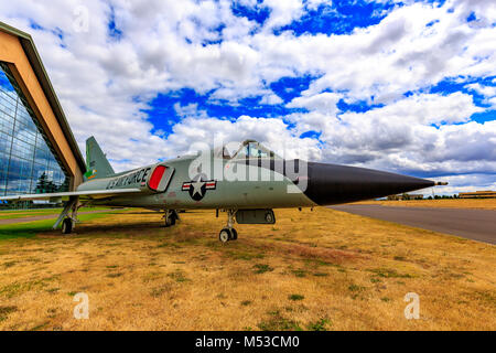 McMinnville, Oregon - August 7, 2016: US Air Force die Convair F-106 Delta Dart auf Ausstellung im Evergreen Aviation & Space Museum. Stockfoto