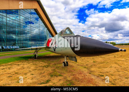 McMinnville, Oregon - August 7, 2016: US Air Force die Convair F-106 Delta Dart auf Ausstellung im Evergreen Aviation & Space Museum. Stockfoto