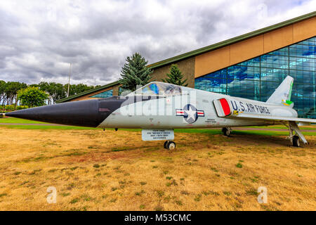 McMinnville, Oregon - August 7, 2016: US Air Force die Convair F-106 Delta Dart auf Ausstellung im Evergreen Aviation & Space Museum. Stockfoto