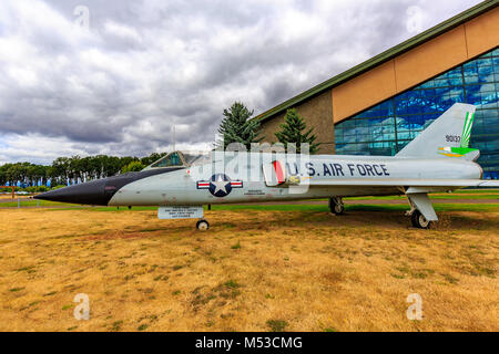 McMinnville, Oregon - August 7, 2016: US Air Force die Convair F-106 Delta Dart auf Ausstellung im Evergreen Aviation & Space Museum. Stockfoto