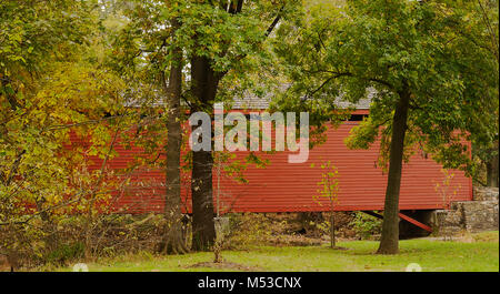 Loy; s Bahnhof überdachte Brücke ist in Friedrich Graf y Maryland in der Nähe von Guymon. Die Herbstfarben sind nur am Rande des ändern in der Mitte Oktober. Stockfoto