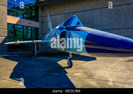 McMinnville, Oregon - 21. August 2017: US Air Force die Convair F-102A Delta Dagger auf Ausstellung im Evergreen Aviation & Space Museum. Stockfoto