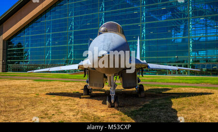 McMinnville, Oregon - 21. August 2017: Mikoyan Gurevich MiG-29 "Fulcrum" auf dem Messegelände im Evergreen Aviation & Space Museum. Stockfoto