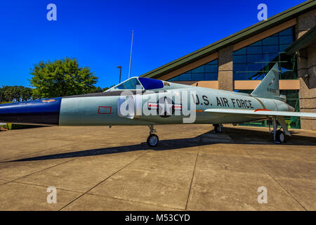 McMinnville, Oregon - 21. August 2017: US Air Force die Convair F-102A Delta Dagger auf Ausstellung im Evergreen Aviation & Space Museum. Stockfoto