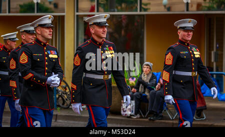 Portland, Oregon, USA - 11. November 2017: Die jährliche Ross Hollywood Kapelle Veterans Day Parade, im Nordosten von Portland. Stockfoto