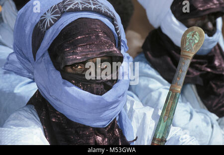 Mali. Anderamboukane, in der Nähe der Menaka. Sahara. Sahel. Tamadacht Festival. Tuareg Stamm. Man. Porträt. Festival Dress. Stockfoto