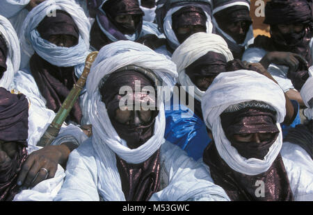 Mali. Anderamboukane, in der Nähe der Menaka. Sahara. Sahel. Tamadacht Festival. Tuareg Stamm. Männer. Porträt. Festival Dress. Stockfoto