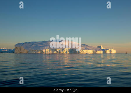 Eisberge im Eisfjord, Ilulissat, Diskobucht, Grönland, Polar Region Stockfoto