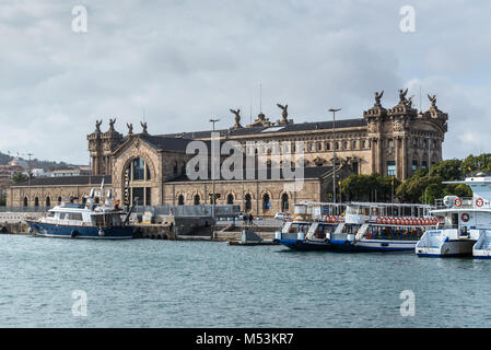 Barcelona, Spanien - 5. Dezember 2016: Gebäude der Barcelona staatliche Steuerbehörde in Port Vell, ein Teil der Waterfront Hafen in Ba Stockfoto