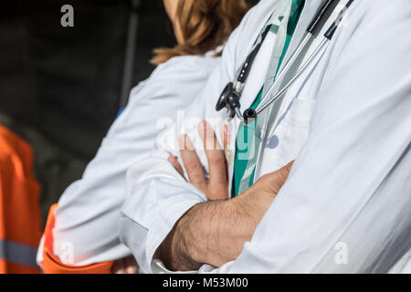 Thessaloniki, Griechenland - 16.Februar 2018: Arzt bei einem Erdbeben im ahepa Krankenhaus Stockfoto