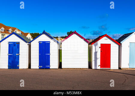 Ch Umkleidekabinen für Schwimmen und Sonnenbaden in Großbritannien Stockfoto