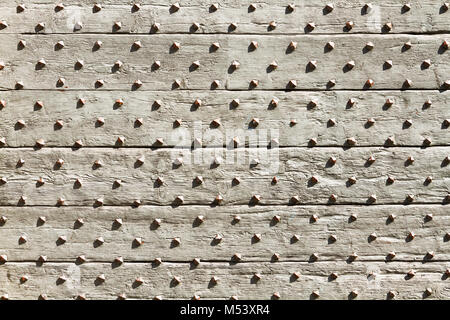 Holz- Wand mit Nägeln Stockfoto