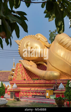 Vientiane Laos Februar 17, 2018 großen liegenden Buddha in That Luang Tai Stockfoto