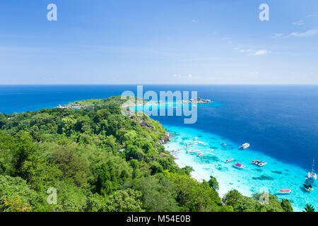 Blick auf Ko Miang oder Insel Nr. 4, Mu Ko Similan Nationalpark, Provinz Phang Nga, Thailand Stockfoto