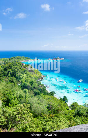 Blick auf Ko Miang oder Insel Nr. 4, Mu Ko Similan Nationalpark, Provinz Phang Nga, Thailand Stockfoto