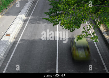 Motion Blur von Autos auf der Straße Stockfoto