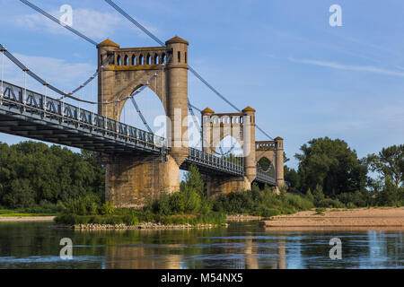 Brücke in der Nähe von Saint-laurent Schloss an der Loire - Frankreich Stockfoto