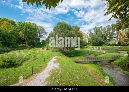 Landschaft mit Tempel des Zeus und der Göttin Isis bei Dion archäologischen Stätte. Mazedonien, Griechenland Stockfoto
