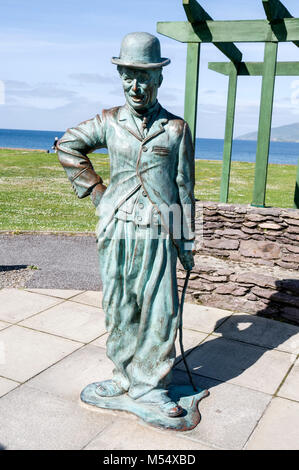 Eine Statue von Charlie Chaplin, dessen Familie er oft besuchte und in Waterville am Ring of Kerry in Südirland wohnte. Stockfoto