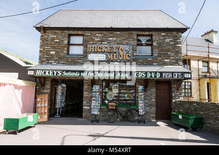 Hickey's Music Store im Dorf Sneem ist ein sehr beliebtes Dorf für Touristen auf dem Ring of Kerry in Südirland. Stockfoto