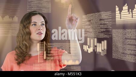 Geschäftsfrau berühren Bildschirm Text Schnittstelle Stockfoto