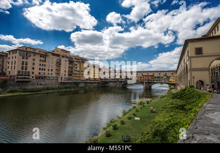 Florenz (Firenze), 28. JULI 2017 - Blick auf den Ponte Vecchio in Florenz (Firenze), Toskana, Italien. Stockfoto