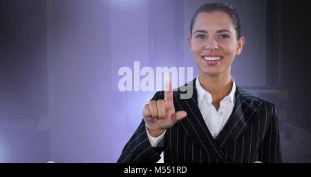 Geschäftsfrau berühren Luft glow Stockfoto