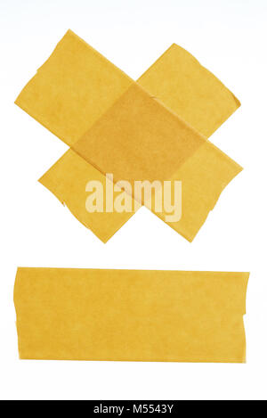 Line und Form von gelb Abdeckband auf weißem Hintergrund Stockfoto