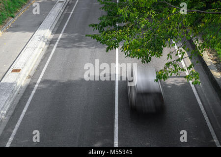 Motion Blur von Autos auf der Straße Stockfoto