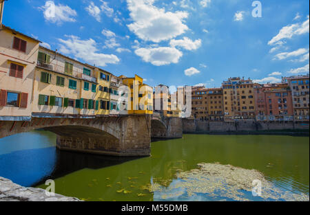 Florenz (Firenze), 28. JULI 2017 - Blick auf den Ponte Vecchio in Florenz (Firenze), Toskana, Italien. Stockfoto