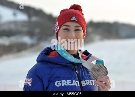 Pyeongchang, Südkorea. 20. Februar, 2018. Laura Deas (GBR) und die Bronzemedaille. Frauen Skelett Medaillen. Main Press Center. Alpensia. Pyeongchang 2018 Winter Olympics. Republik Korea. 20.02.2018. Credit: Sport in Bildern/Alamy leben Nachrichten Stockfoto