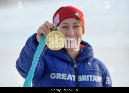 Pyeongchang, Südkorea. 20. Februar, 2018. Lizzy Yarnold (GBR) und ihre Goldmedaille. Frauen Skelett Medaillen. Main Press Center. Alpensia. Pyeongchang 2018 Winter Olympics. Republik Korea. 20.02.2018. Credit: Sport in Bildern/Alamy leben Nachrichten Stockfoto