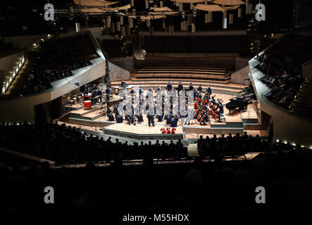 Berlin, Deutschland. 19 Feb, 2018. Foto auf 19.02.2018, zeigt die Große Chinesische Neujahrskonzert 2018 in der Berliner Philharmonie in Berlin, Hauptstadt der Bundesrepublik Deutschland, Jan. 19, 2018. Credit: Shan Yuqi/Xinhua/Alamy leben Nachrichten Stockfoto