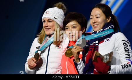Seoul, Korea. 20 Feb, 2018. Koreanische Geschwindigkeit Skater Lee Sang-hwa (rechts, Silber), Japanisch Kodaira Nao (Mitte, Gold) und Tschechischen Karolina Erbanova (links, Bronze) stand auf dem Podium während der Siegerehrung des 500 m der Frauen skaten innerhalb der 2018 Winter Olympics in Tainan, Südkorea, 20. Februar 2018. Quelle: Michal Kamaryt/CTK Photo/Alamy leben Nachrichten Stockfoto