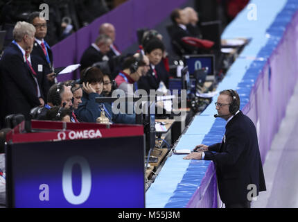 Pyeongchang, Südkorea. 20 Feb, 2018. Die Richter prüfen Video Aufzeichnung nach Damen 3000 m Staffel finale der Short Track Eisschnelllauf bei den Olympischen Winterspielen 2018 PyeongChang an Gangneung Ice Arena, Tainan, Südkorea, Jan. 20, 2018. Credit: Lan Hongguang/Xinhua/Alamy leben Nachrichten Stockfoto