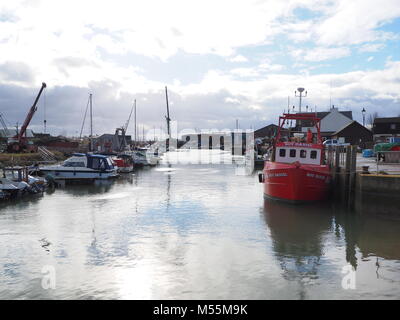 Queenborough, Kent, UK. 20 Feb, 2018. UK Wetter: Sonnig, gemischt mit Duschen in Queenborough. Credit: James Bell/Alamy leben Nachrichten Stockfoto