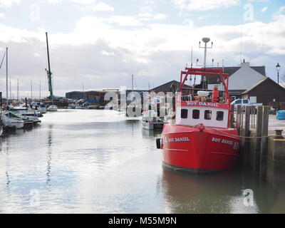 Queenborough, Kent, UK. 20 Feb, 2018. UK Wetter: Sonnig, gemischt mit Duschen in Queenborough. Credit: James Bell/Alamy leben Nachrichten Stockfoto