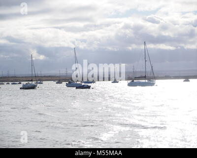 Queenborough, Kent, UK. 20 Feb, 2018. UK Wetter: Sonnig, gemischt mit Duschen in Queenborough. Credit: James Bell/Alamy leben Nachrichten Stockfoto